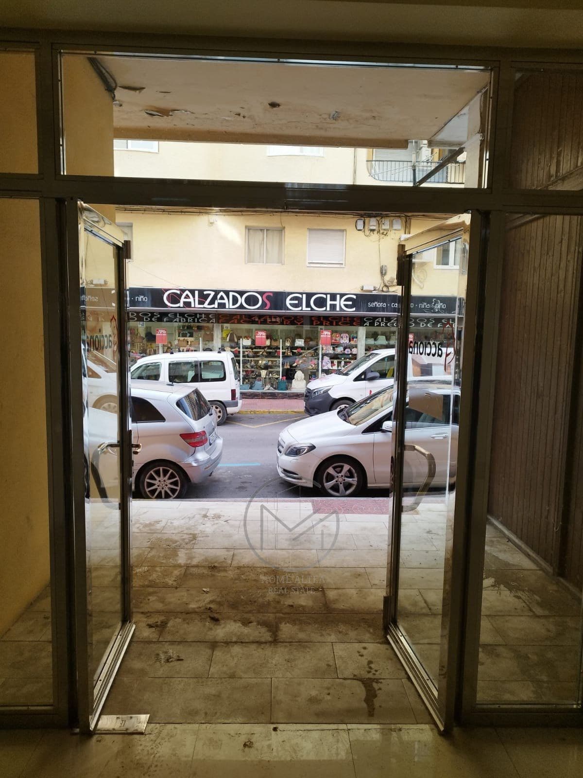 LOCAL A PIE DE CALLE EN CALPE - 24